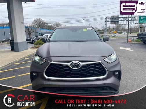 Gray 2023 Toyota Highlander LE