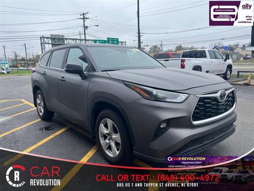 Gray 2023 Toyota Highlander LE