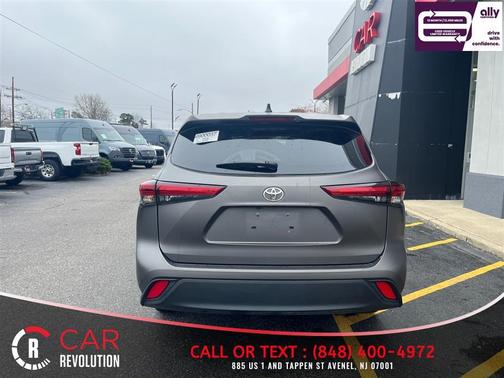 Gray 2023 Toyota Highlander LE