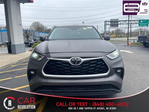 Gray 2023 Toyota Highlander LE