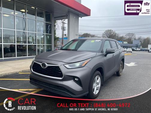 Gray 2023 Toyota Highlander LE