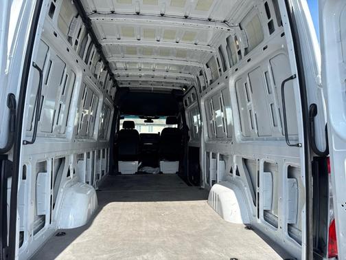2023 Mercedes-Benz Sprinter 2500 HR GAS 170''