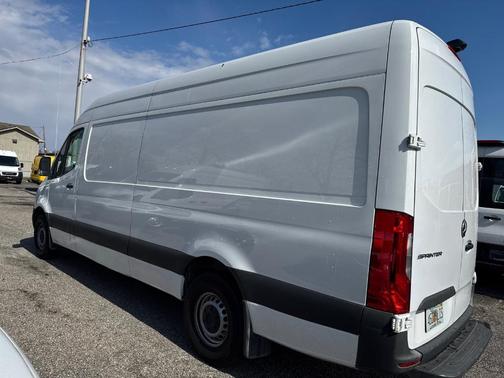 2023 Mercedes-Benz Sprinter 2500 HR GAS 170''