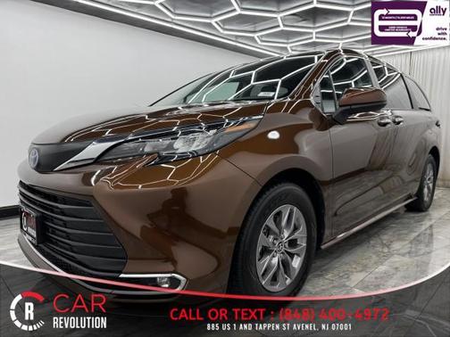 2024 Toyota Sienna XLE