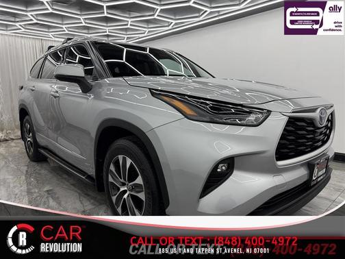 2022 Toyota Highlander Hybrid XLE
