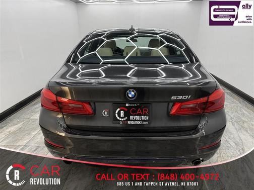 Gray 2019 BMW 530 i