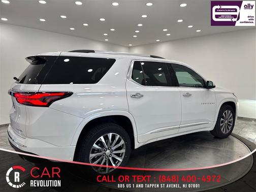 White 2023 Chevrolet Traverse Premier
