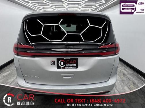 2022 Chrysler Pacifica Touring-L