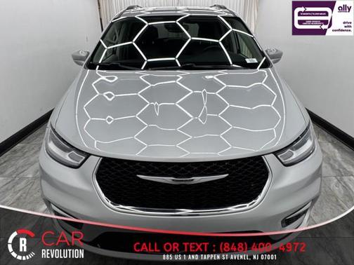 2022 Chrysler Pacifica Touring-L