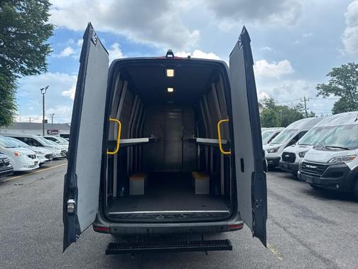 2019 Mercedes-Benz Sprinter 2500 HR 170''