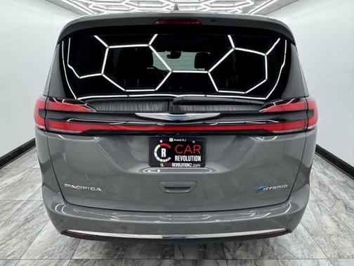 2021 Chrysler Pacifica Hybrid Touring L