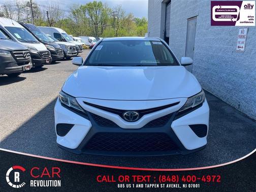White 2019 Toyota Camry SE