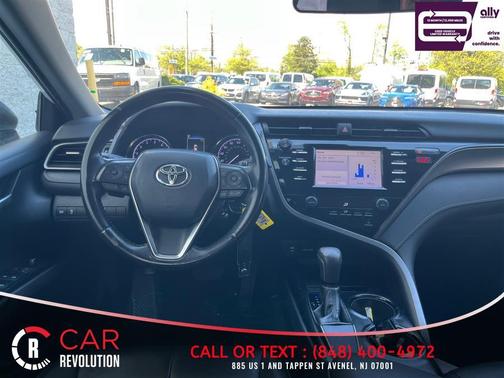 White 2019 Toyota Camry SE