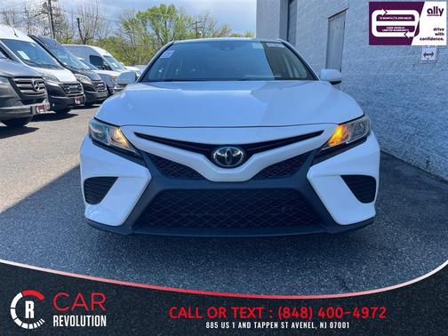 White 2019 Toyota Camry SE
