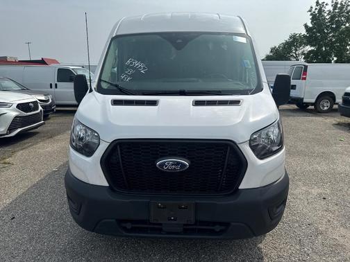 2023 Ford Transit-250 T-250 130'' MR