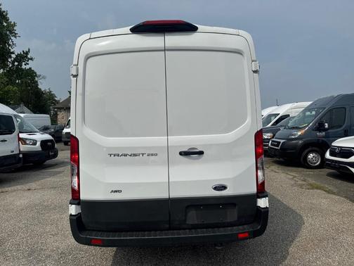 2023 Ford Transit-250 T-250 130'' MR