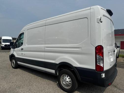 2023 Ford Transit-250 T-250 130'' MR