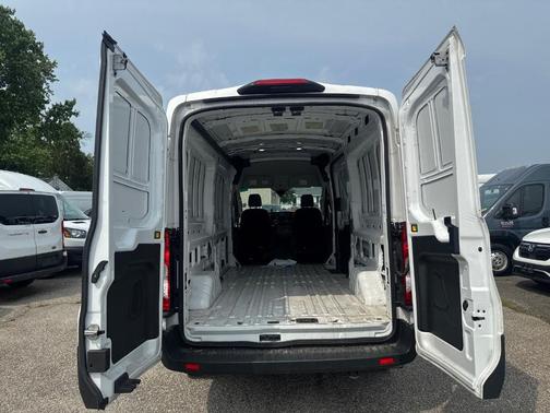 2023 Ford Transit-250 T-250 130'' MR