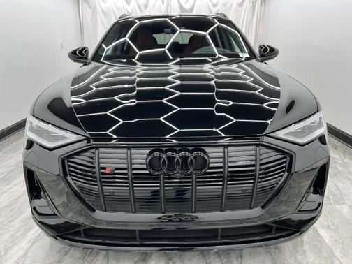 2022 Audi e-tron S Prestige