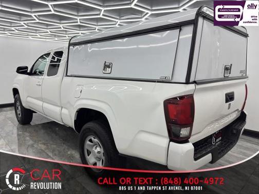White 2021 Toyota Tacoma SR5