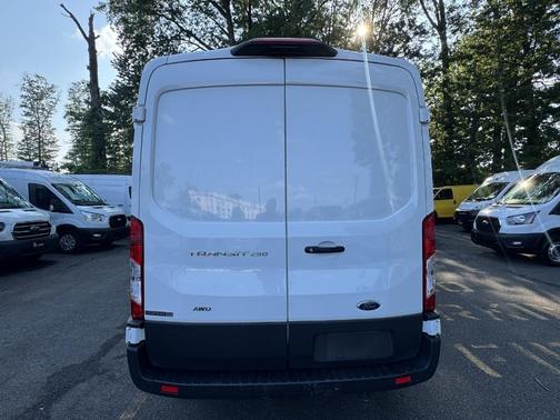2022 Ford Transit-250 T-250 148'' MR