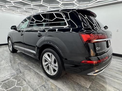2023 Audi Q7 55 Premium Plus