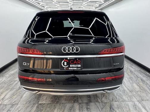 2023 Audi Q7 55 Premium Plus