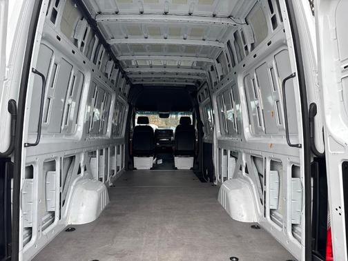 2023 Mercedes-Benz Sprinter 2500 HR GAS 170''