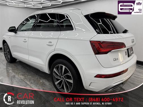 Arkona White 2024 Audi Q5 45 S line quattro Premium