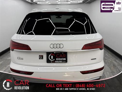 Arkona White 2024 Audi Q5 45 S line quattro Premium