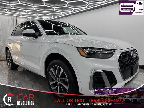 Arkona White 2024 Audi Q5 45 S line quattro Premium