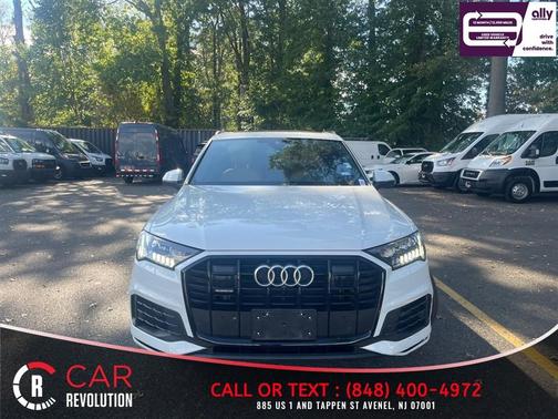 Glacier White Metallic 2023 Audi Q7 55 Premium