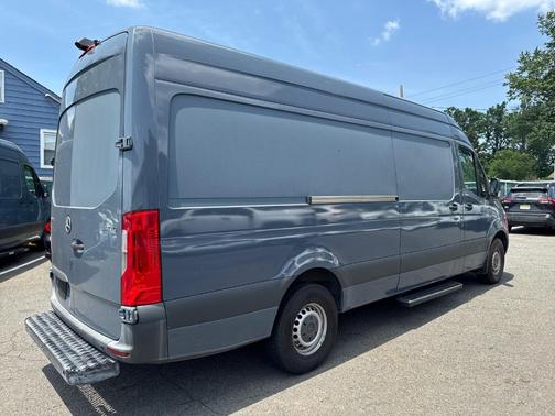 2019 Mercedes-Benz Sprinter 2500 HR 170''