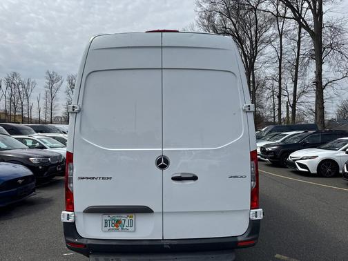 2023 Mercedes-Benz Sprinter 2500 HR GAS 170''