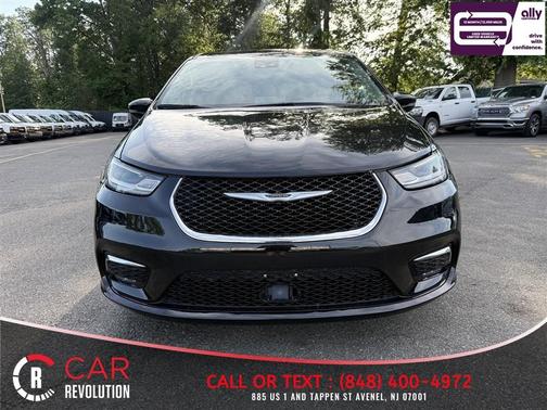 Black 2024 Chrysler Pacifica Hybrid Select