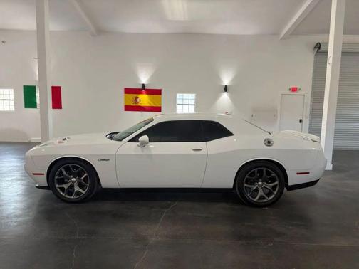 2015 Dodge Challenger SXT Plus