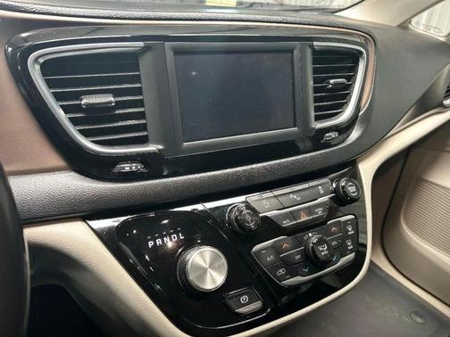 2018 Chrysler Pacifica Touring-L