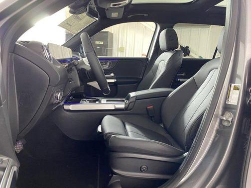2025 Mercedes-Benz GLB 250 4MATIC