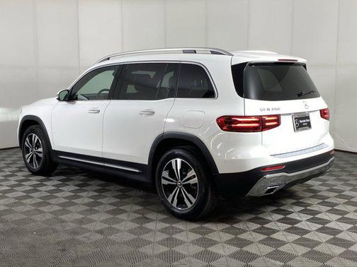 2025 Mercedes-Benz GLB 250 4MATIC