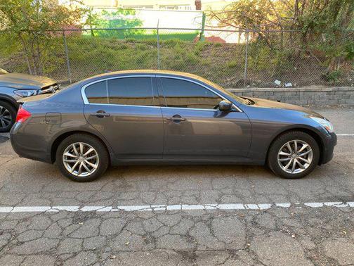 2009 INFINITI G37x Base