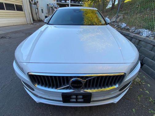 2023 Volvo S90 B6 Plus