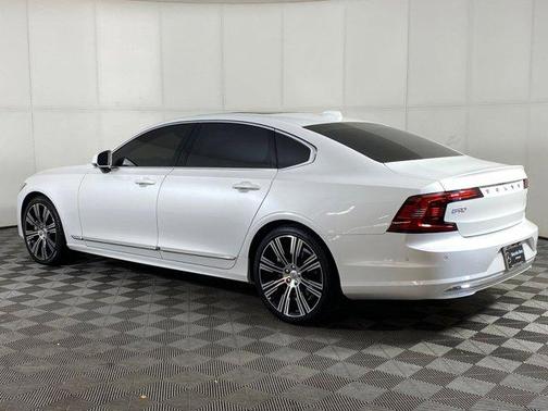 2023 Volvo S90 B6 Plus