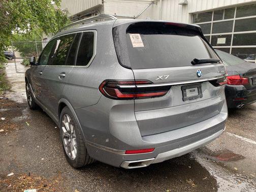 2025 BMW X7 xDrive40i