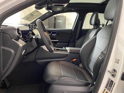 Polar White 2026 Mercedes-Benz GLC 300 4MATIC
