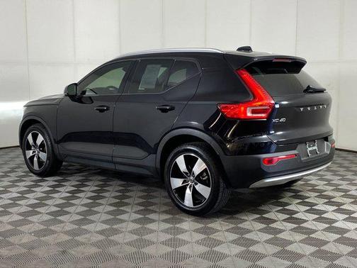 2020 Volvo XC40 T5 Momentum
