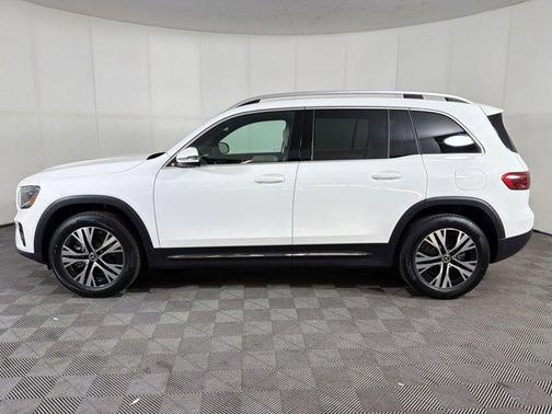 Polar White 2026 Mercedes-Benz GLB 250 4MATIC