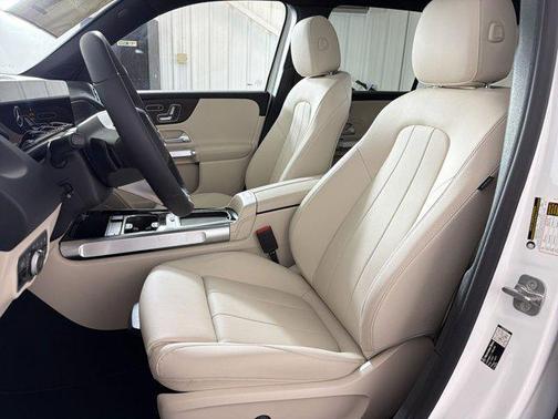 Polar White 2026 Mercedes-Benz GLB 250 4MATIC
