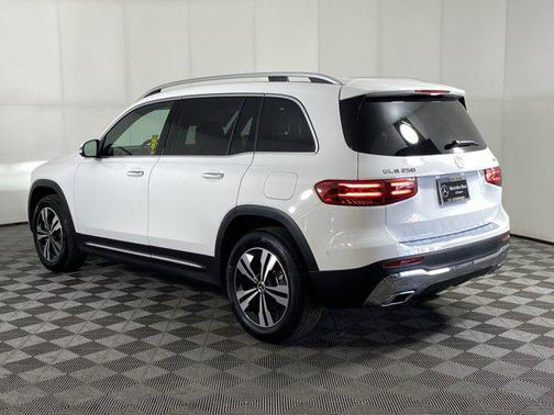 2025 Mercedes-Benz GLB 250 4MATIC
