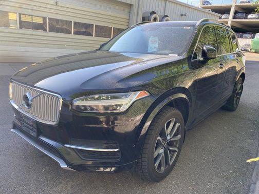 2016 Volvo XC90 T6 Momentum