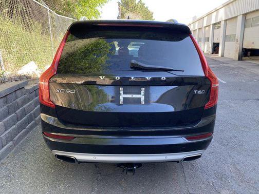 2016 Volvo XC90 T6 Momentum